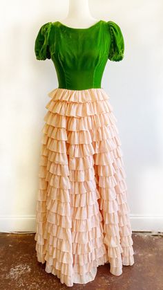 Excellent vintage condition. Fits a modern size XS. Bust 32, waist 24. 1950s Style Ruffled Dresses, 1950s Style Ruffled Dresses For Vintage Fashion, 60s Fancy Dress, 60s Prom Dress, 70s Disco Dress, Kitsch Fashion, Fashion 1950, Velvet Pink, Disco Dress