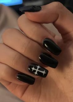 Nail Ideas Acrylic Grunge, Black Nail Ideas For Hoco, Black Nail Designs Easy, Short Dark Nails Designs, Short Nails Ideas Grunge, Nail Black Ideas, Cute Nail Black, Black Nail Designs French Tips