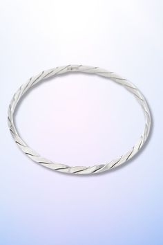 Elevate your stylish game with the Tiffany & Co. Sterling Silver Twisted Rope Bangle. Immaculately crafted to represent sophistication and a touch of vintage charm, this 8-inch bracelet is an embodiment of luxury. Whether it's an everyday look or a special occasion, let this timeless piece be the statement you've been seeking. #TiffanyAndCo #SterlingSilver #LuxuryJewelry Jade Bangle, Tiffany And Co, Silver Bangle, Blue Ribbon, Silver Bangles, Bracelet Sizes, Vintage Charms, You've Been, Tiffany & Co.