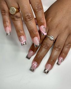 French Tip Nails With Chrome Design, Birthday Short Nails Ideas, Silver Short Nail Designs, Nail Colors On Black Women, Pink And Silver French Tip Nails, Nails Inspired Short, Short Nail Designs Chrome, Chrome And Pink Nails, Short Nails Ideas Black Women