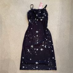 Super Cute, Comfy Dress Displaying The Night Time Sky. Black And White Dress That Cinches Making For A Flattering Fit. Perfect For Summer Time, Nights Out, Homecoming Dances, Or Any Casual And Semi Formal Events. New With Tags Size Small. Soft, Flowing Material. Sleeveless Star Print Dress For Night Out, Black Fitted Midi Dress For Night, Fitted Black Midi Dress For Night, Black Summer Sleep Dress, Black Star Print Dress, Black Mini Dress With Star Print, Black Fitted Star Print Dress, Fitted Black Star Print Dress, Fitted Black Dress With Star Print