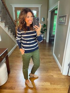 How To Wear Army Green Pants, Olive Jeans Outfit, Army Green Pants Outfit, Olive Pants Outfit, Olive Green Pants Outfit, Pants Outfit Work, Green Pants Outfit, Olive Jeans, Cyndi Spivey