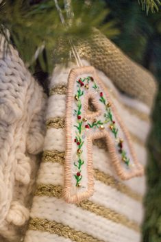 an ornament is hanging from a christmas tree with the letter p on it