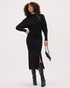 Cette robe midi conçue dans un confortable tricot côtelé est une superbe addition à faire à votre garde-robe cette saison. Avec un col montant et des détails tels que des boutons à l'encolure et une fente latérale à l'ourlet, cette robe tout en simplicité saura rehausser votre style. Coupe - Coupe ajustée : Coupe près du corps épousant la silhouette - Manches longues raglan - Longueur du corps à l'avant de 46,5" (taille M) Caractéristiques - Tricot côtelé extensible - Col montant - Boutons à la Yoga Jeans, Ribbed Midi Dress, Maternity Shops, Mock Neckline, Linen Shop, Women's Coats & Jackets, New Tops, Coats Jackets Women, Midi Length