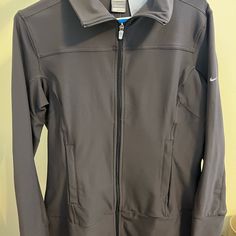 Brand New And Never Used. This Is Perfect To Throw On For Running Errands, Working Out, Etc.! Nike Running Jacket, Nike Windbreaker Jacket, Running Vest, Black Windbreaker, Womens Windbreaker, Nike Pullover, Down Puffer Coat, Nike Windbreaker, Nike Tech Fleece