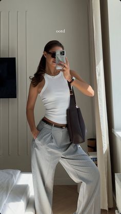 Looks Pinterest, Stylish Work Outfits, Mode Inspo, Grey Pants, Professional Outfits, Business Casual Outfits, Looks Style