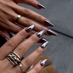 Hailey bieber’s fav chocolate glazed donut nails Nails Almond Glazed, Black Glazed Donut Nails, Dark Glazed Nails, Glaze Chrome Nails, Black Glazed Nails, Chocolate Glazed Nails, Brown Nails For Fall, Fall Nails Chrome