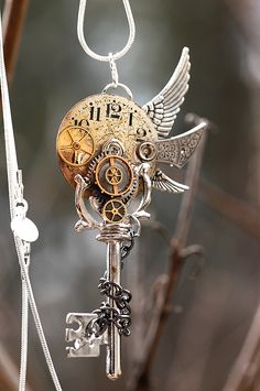 Lord of Time Key by *KeypersCove on deviantART Steampunk Kunst, Steampunk Mode, Diy Outfits, Futurisme Retro, Old Key, Steam Punk Jewelry, Style Steampunk