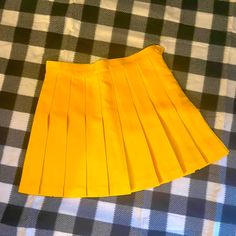 American Apparel Mini Skirt Pleats And Single Button Color: Mustard On The Beat Size : Small / Petite Short L Zipper New Without Tags #Fashion #Usa #Yellow #Chic #Shoes Note: All Shipping Is Done Daily From Nyc @5pm Est All Sales Are To The Continental Us (Mainland) (Canada/Hawaii Plus Additional Shipping Cost) All Products Are Genuine And Sales Considered Final. Trendy Yellow School Bottoms, Trendy Yellow Bottoms For School, Retro Pleated Skirt For School In Spring, Yellow Mini Skirt For School, Trendy Yellow School Skirt, Yellow Pleated School Skirt, Trendy Yellow Skirt For School, Yellow Pleated Skirt For School, Yellow School Skirt For Spring