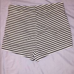 Mini Striped Shorts From H&M With Pockets Never Worn! Striped Stretch High-waisted Shorts, H&m Stretch Shorts For Summer, H&m Fitted Short Bottoms, H&m Fitted Short Length Bottoms, Fitted Short Length Bottoms By H&m, Fitted Short Length H&m Bottoms, Fitted Summer Bottoms From H&m, White Short Bottoms By H&m, H&m White Short Bottoms