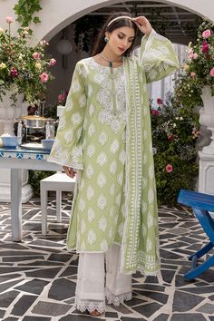 So Kamal D625 Luxury Eid Collection 2022 Eid Collection 2022, Desi Fits, Branded Outfits, Tie Dye Crafts, Ladies Clothing, Eid Collection, Shalwar Kameez, Suit Fabric, Desi Fashion