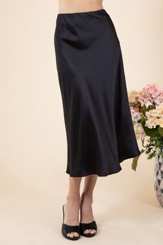 Black Satin Midi Skirt, Midi Skirts Style, Black Satin Fabric, Satin Midi Skirt, Slip Skirt, Black Midi Skirt, Black Satin, Satin Fabric, Black Fabric