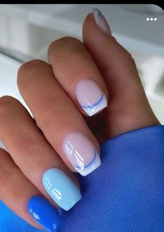 Hairstylist Attire Outfits, 2023 Square Nail Trends, Gel Nails Ideas Short Blue, Summer Nail Ideas Gel Design, Acrylic Solid Color Nails, Classic Nails Elegant Summer, Nail Art Printemps 2023, Summer Vacation Nails Short, Gel Nails Ideas Short Simple