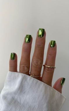 Elegant Summer Nails, That Girl, Coral Nails, Nail Color Trends, Green Nail Designs, Minimal Nails, Metallic Nails, Funky Nails