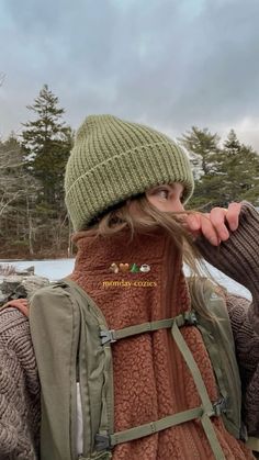 Fall Adventure Outfit, Backpackers Outfit, Hiking Clothes Women, Outdoorsy Style Summer, Granola Girl Winter, Outdoor Outfits For Women, Winter Outdoor Outfits, Winter Hiking Outfit Women, Hiking Outfits Summer