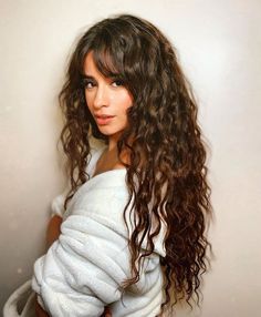 Trendy Curly Haircuts 2024: Short, Medium, Long Styles with Bangs Cabello Hair, Curly Hair With Bangs, Curly Hair Cuts, Long Curly Hair, Long Hair Cuts, Long Curly, Gorgeous Hair, Hair Day, Hairstyles With Bangs