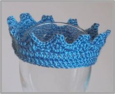 "**Instant download now available!! Need a photo prop for a precious little one?  This crown is the perfect photo prop ... a simple crown perfect for any photo setting!  With easy to follow instructions and lots of illustrations, the Precious Prince Crown crochet pattern is quick and easy to create! Size:  *Newborn (approximately 13\" in circumference) *3-6 months (approximately 14\" in circumference)  *Additional directions to increase/decrease circumference for other sizes ... Perfect for 1 Ye Crochet Baby Headband Pattern, Crochet Crown Pattern, Crown Crochet, Crochet Baby Headband, Simple Crown, Crochet Baby Stuff, Crochet Pattern Newborn, Newborn Crown, Hands Embroidery