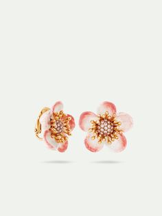 Earrings, apple blossom adorned with pale pink crystals in its center. Autumn is fast approaching, which means it's time to pick the last apples and pears of the season. Robins and bees are hard at work in the garden of Les Néreides, creating a collection with fresh, tangy hues. Clip-On Earrings: Gold-plated brass, hand-enameled and cut glass Length: 2.3cm Width: 2.4cm Depth: 1.7cm Weight: 16.5g Clip-on earrings are suitable for non-pierced ears. AMSO210/1 AMSO210/1 Les Nereides, Sleeper Earrings, Hard At Work, Long Pendant Necklace, Love Charms, Apple Blossom, Faceted Crystal, Robins, Pendant Bracelet