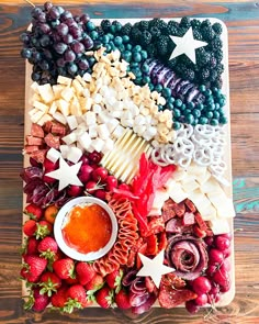 an american flag platter with grapes, strawberries and cheese