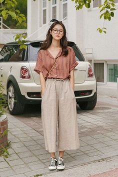 Summer Outfits Pants Casual, Square Pants Outfit Classy, Summer Pants Outfits Casual, Korean Women Outfits, Casual Day Outfit Summer Street Style, Cute Korean Summer Outfits, Korean Casual Outfits Women, Summer Clothes Korean Style, Casual Day Outfits Summer