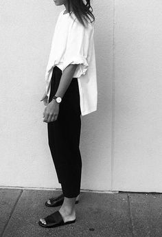 Sukienki Maksi, Minimalist Fashion Summer, Chic Minimalista, Minimalist Street Style, Minimal Classic, Yoga Photography