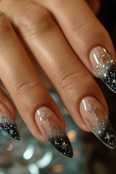 Sparkly Nails 2024 Sparkle Outline Nails, Twinkle Nail Design, Black Gala Nails, Acrylic Nail Designs Sparkle, Prom Nails Sparkle, Short Nail Designs New Years, Black Shine Nails, Black New Years Eve Nails, Black Party Nails