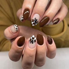 Turkey Nail Art, Autumn Manicure, Fox Nails, Nail Artwork, Fall Nail Ideas, Classy Nail, Glitter Accent Nails, Country Nails, November Nails