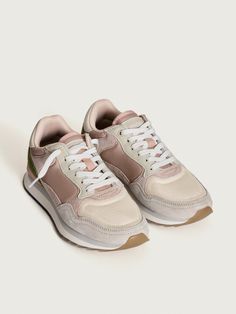 With a design inspired by the city of ST AUGUSTINE. These sneakers are the perfect combination with their range of pale pink tones and contrasting gray with olive green. The blend of materials like leather, fabric, and tonal rubber makes them an elegant piece with a signature design for your looks. They have mesh on the front part and a dose of comfort thanks to the memory foam insole. Don't miss the essence of each sneaker on the sole and elevate your streetwear. Sole Height: 3 cm. 90s Sneakers, Sneaker Cleaner, City Silhouette, Brand Icon, Soft Bristle Brush, Pink Tone, St Augustine, Signature Design, Leather Fabric