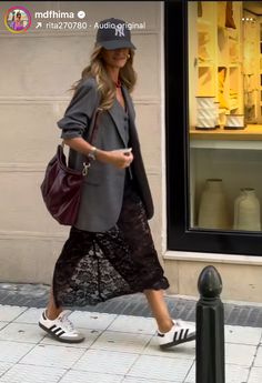 Sheer Skirt Outfit, Adidas Samba Outfit, Look Boho Chic, Samba Outfit, Scandinavian Fashion, Fashion Days, Blazer Outfits, Cool Street Fashion, Adidas Samba