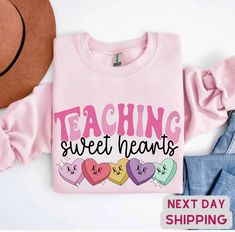 Valentines Day Teacher Sweatshirt, Teaching Sweethearts Teacher Shirt, Love Teacher Shirt, Teacher Valentines Day Gift, Valentines Day Shirt Youth and Toddler sizes only for t-shirt not sweatshirt ! Unisex Shirt means also T-shirt ! Before you order please check the color charts carefully, because there are both options as sweatshirt and tshirt and their color charts are different. Please check them carefully  ♥ All shirts from CeroTeesUS® are handmade-to-order, just for you! ♥ These cotton washed tees are the nicest shirts to wear. The colors are amazing and gorgeous. Shirts look retro and vintage. They are timeless classics, and will never pile. They are perfect with any shorts, skirts, jeans, leggings or nothing but undies around the house. ♥ Unisex sizing(Size chart is in the image) - Valentines Day Teacher, Teacher Valentines, Teacher Valentine Gifts, Love Teacher, Teacher Sweatshirt, Look Retro, Valentines Day Shirt, Display Picture, Gift Love