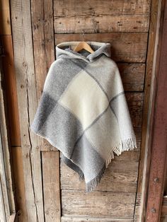 Grey lambswool poncho cape with hood large check Grey/white hooded poncho cape Wool blanket poncho capes Hooded lambswool blanket ponchos One size fits fashionably for most everyone, short or tall, big or small. This piece is versatile for both Men's & Women's outdoor fashion, and can be used insider in cooler winter weather to keep warm while reading on the couch. CARE: Hand-wash and hang to dry, light iron if needed, or dry clean. MEASURES: Length at the front of the neckline to the bottom is ~97 cm/38 inches, the shoulder length is ~60cm/23 inches, COMPOSITION: 100% lambswool If you like this, bookmark & browse my shop for other items! Save, Share, Pin or Post! Browse the Shop: https://www.etsy.com/shop/Lovetosleep Thank You for visiting! Have a lovely day. Anita from Lovetosleep Cozy White Winter Cape, Womens Outdoor Fashion, Cape With Hood, Boho Poncho, Blanket Poncho, Ladies Poncho, Hooded Poncho, Outdoor Fashion, Poncho Cape