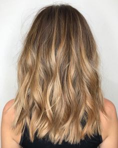 Dark Warm Bronde Balayage Hair Balayage Hair Dark Blonde, Messy Hairstyle, Honey Balayage, Bronde Balayage, Ombre Hair Blonde