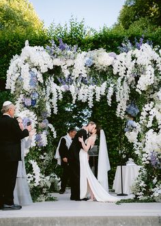 What an incredible flower setting for a wonderful wedding at Musee Rodin. I loved photographed this wedding !   #weddinginparis #paris #museerodin #weddingmuseerodin #luxurywedding #luxuryweddingphotographer #parisphotographer #weddinginspiration #photographyinspiration Museum Wedding Decor, Parisian Museum, The Thinker Statue, Musee Rodin, Floral Arches, Wedding In Paris, Flower Setting, Blue Weddings, The Thinker