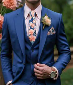 Discover how to style a royal blue suit for every occasion! From classic white shirts to bold tie choices, these combinations will make you stand out.