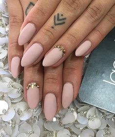 #Oval Nail Art #Ideas, how to get oval #nails, #short oval nails, oval nails designs, oval nails #acrylic, #round shaped nails, #white oval nails, long oval nails, #black oval nails Nails Middle Length, Oval Nail Art, Rounded Acrylic Nails, Short Oval Nails, Oval Nail, Oval Nails Designs, Nails Oval, Natural Acrylic Nails