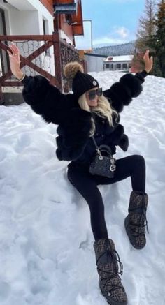 Winter Outfit Winter Outfit Mountain, Winter Outfits Mountain, Snow Boots Outfits For Women, 2016 Winter Outfits, Silver Moon Boots Outfit, Berlin Winter Outfits, Winter In New York Outfits, Christmas Market Outfit, Mountain Outfit Winter