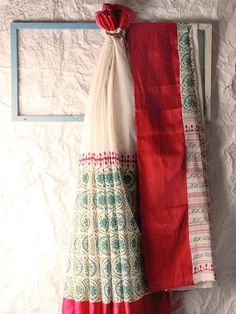 Saree Display Ideas, Bengali Saree, Fabric Photography, Indian Saree Blouse, Simple Sarees, Saree Design, Saree Photoshoot