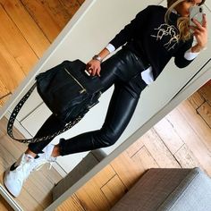 @lesfutiles✔️ | Instagram Vegas 2023, Outfits Leggins, Amazing Clothes, Black Leather Pants, Looks Street Style