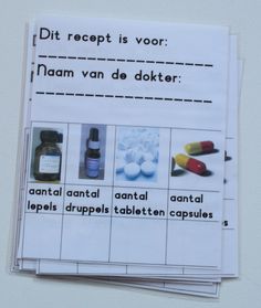 Receptkaarten van de dokter. Met stift ( uitwisbaar ) noteren wat de patient krijgt en dan naar de apotheek om het medicijn te halen. I Love School, Dramatic Play Centers, Nurse Hat, Fun Games For Kids, Play Centre, Learning And Development, Language Teaching