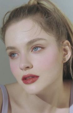 Romantic Academia Makeup, Natural Ethereal Makeup, Classic Beauty Makeup, Villian Makeup Looks, Desired Face Inspiration, Ukrainian Makeup, Soft Classic Makeup, Ethereal Aesthetic Makeup, Ethereal Wedding Makeup