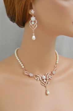 a mannequin head wearing a necklace and earring set with pearls, crystals and diamonds