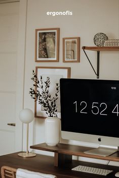 Beautiful and aesthetic home office with walnut standing desk. Photographer Office Organization, Home Office Double Monitor, Farmhouse Study Room, Computer Monitor Aesthetic, Couples Office Space Home, Office Inspo Aesthetic, Apartment Office Ideas, Photographer Home Office, Photographer Office Ideas