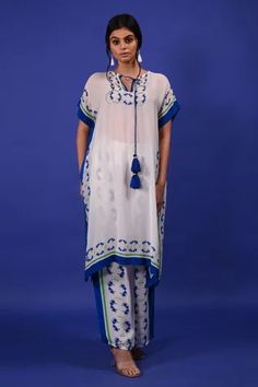 Shop for Rimi Nayak White Modal Crepe And Organza Floral Print Kaftan Kurta for Women Online at Aza Fashions Kaftan Kurta, Short Kaftan, Kurta For Women, White Kurta, White Tunic, Embroidered Neckline, Womens Tunics, Aza Fashion, Blue Floral