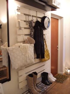 there are shoes and bags hanging on the wall in this room with text that reads, 9 simple but important things to remember when selling pallet furniture