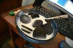 Yeeah Oreo Cereal, Around The World Food, Breakfast Of Champions, Cereal Bowl, Food Inspiration, Love Food, Oreo, Sweet Tooth, Sweet Treats