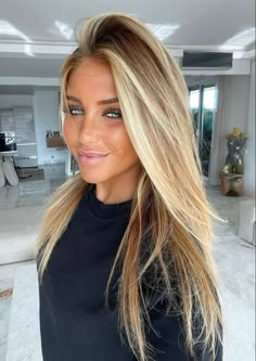 Honey Brown Hair, Blonde Hair Looks, Brown Blonde Hair, Sleek Hairstyles, Light Hair, Online Photo Editor, Hair Dos, Balayage Hair, Hair Highlights