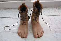 Funny Shoes, Crazy Shoes, Cool Boots, Cool Stuff, Running Shoes For Men, Things To Buy, Funny Images, Me Too Shoes