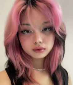 Pink Hair With Fringe, Pink Bangs Brown Hair, Pink Streaks In Brown Hair, Gender Moodboard, Cortes Aesthetic, Pink Bangs, Long Hair Color Ideas, Hair Cut For Girls, Soft Hair Color