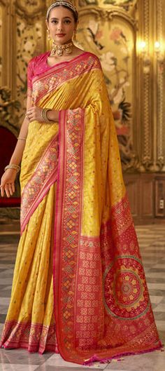 Yellow color Saree in Banarasi Silk fabric with Weaving work Drapping Saree, Classic Saree, Weaving Designs, Banarasi Silk Saree, Ghagra Choli, Half Sleeve Blouse, Party Kleidung, Banarasi Saree, Zari Work