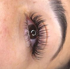 Long lashes, thich lashes, luscious lashes, mascara, makeup ideas, makeup products, makeup recommendation, eyelashes, mascara, mascara tips Lash Paradise Mascara, Types Of Eyelash Extensions, Eyelash Extensions Classic, Paradise Mascara, Paris Makeup, Lash Paradise